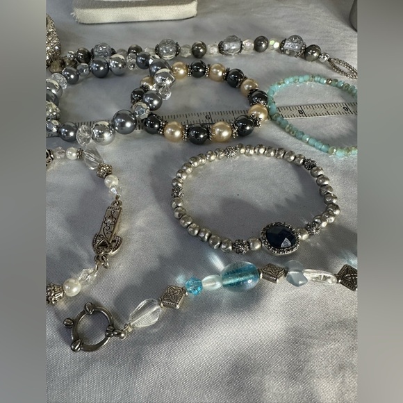 Large group of pearl bead and sparkly rhinestone bracelets - Picture 5 of 9